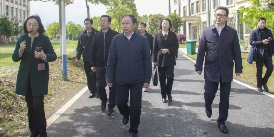红安县委、县政府领导一行赴金色农谷基地参观考察 红安县委、县政府领导一行赴金色农谷基地参观考察