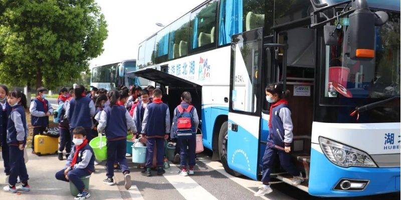 荆门五校学生在基地举行开营仪式 荆门五校学生在基地举行开营仪式