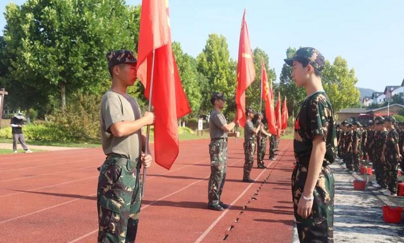 第二十九周|武汉杨春湖实验学校【戎装向阳强体魄,青春热血展风采】国防军事教育活动 第二十九周|武汉杨春湖实验学校【戎装向阳强体魄,青春热血展风采】国防军事教育活动