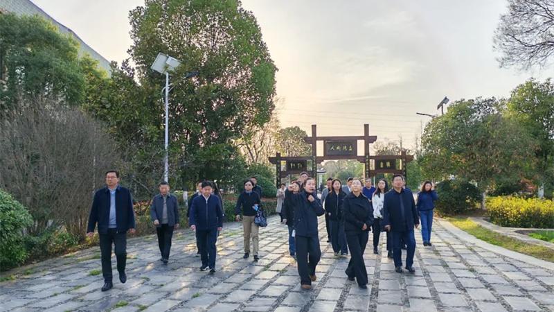 文化和旅游部领导调研金色农谷